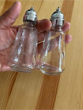 VTG PRINCESS HOUSE HERITAGE
PATTERN ETCHED CRYSTAL SALT AND
PEPPER SHAKERS